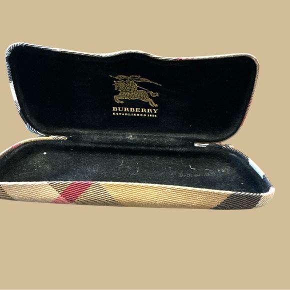 Burberry glasses case - Picture 3 of 3